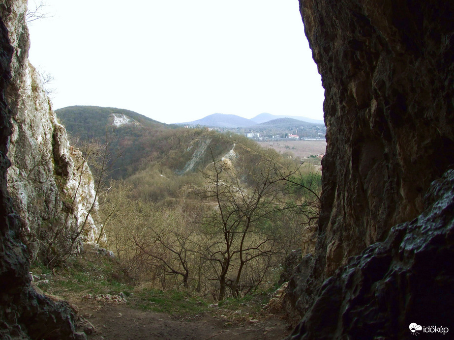 Kilátás - színesben - a Remete-barlangból :)