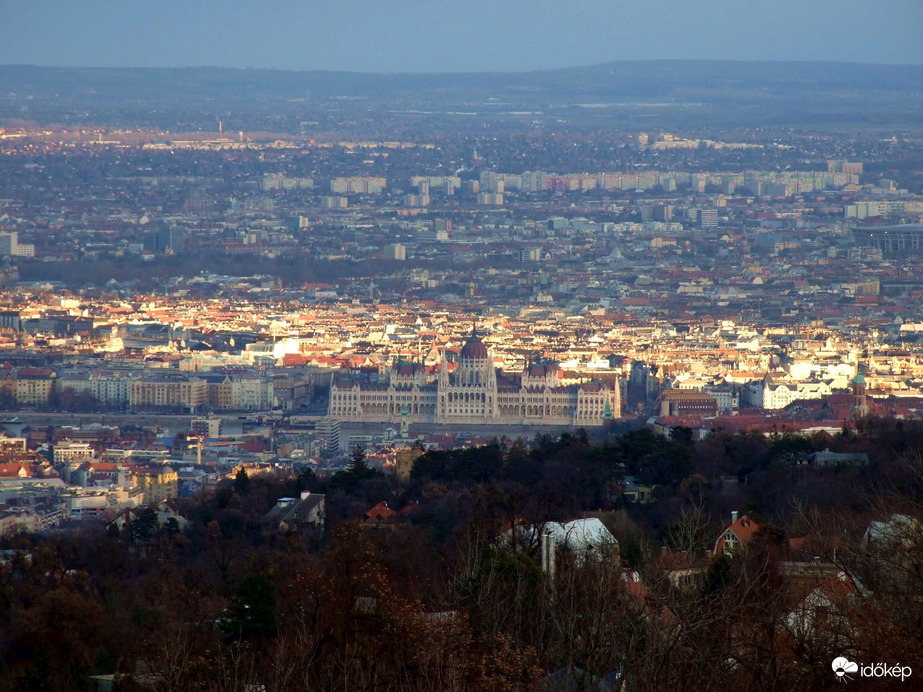"Napfoltok" Budapesten