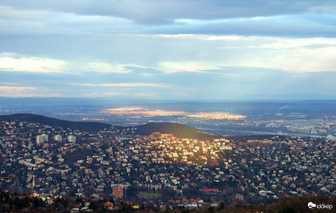 "Napfoltok" Budapesten