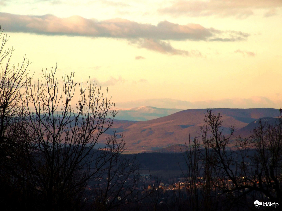 "Napfoltok" Budapesten