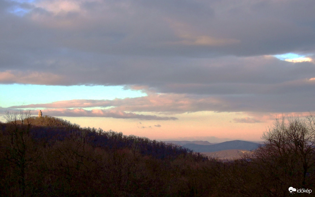 "Napfoltok" Budapesten