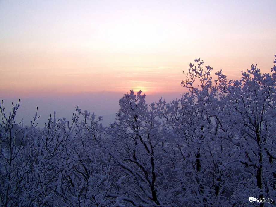 Zúzmarás, havas alkonyat 
