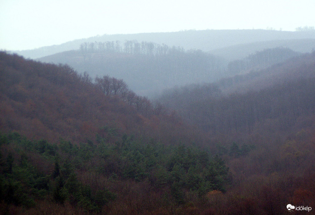 Ködben a hegyek 