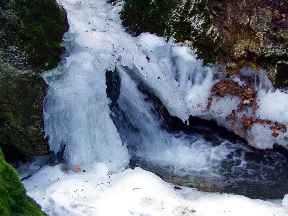 Befagyott a patak! :)