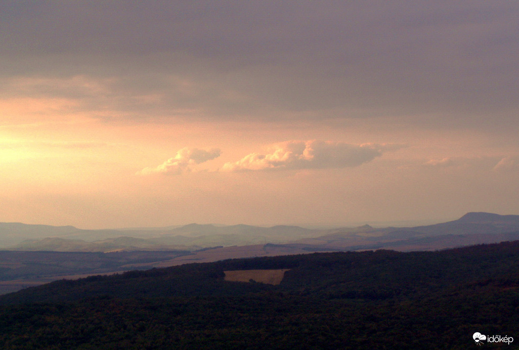 Alkonyati felhők 