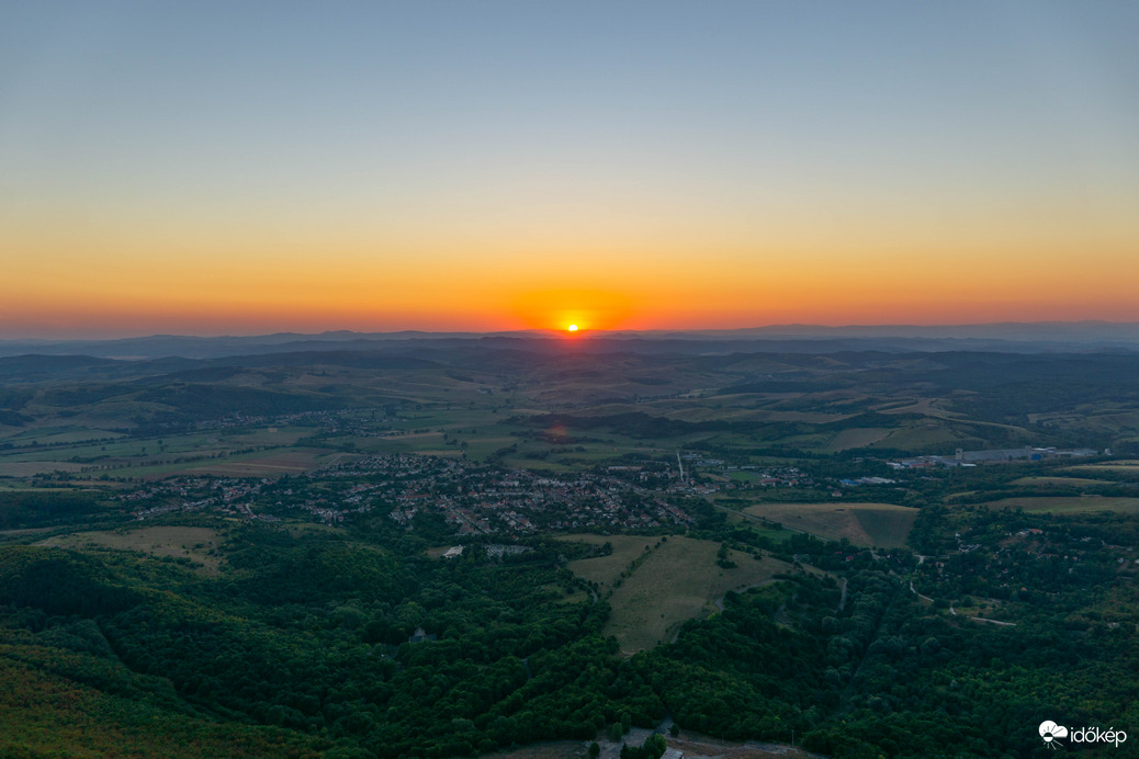 Naplemente a Bél-kő tetejéről