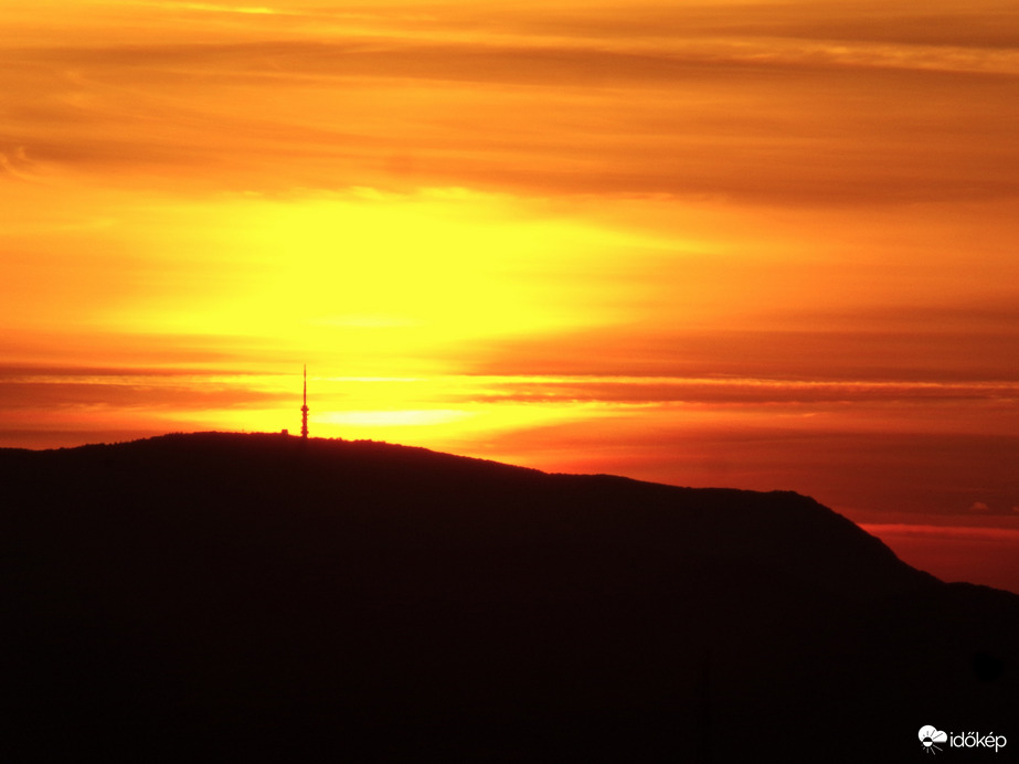 Napnyugta a Mátra fölött