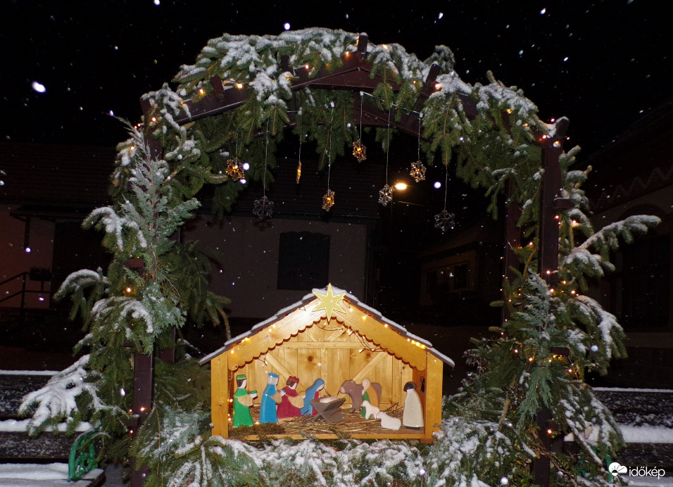 Mindenkinek áldott karácsonyt! Köszönöm szépen az összefoglalót Időkép! :)