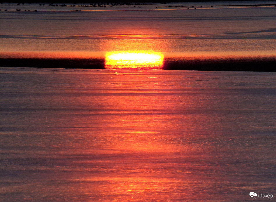 Jégbe zárt napkorong