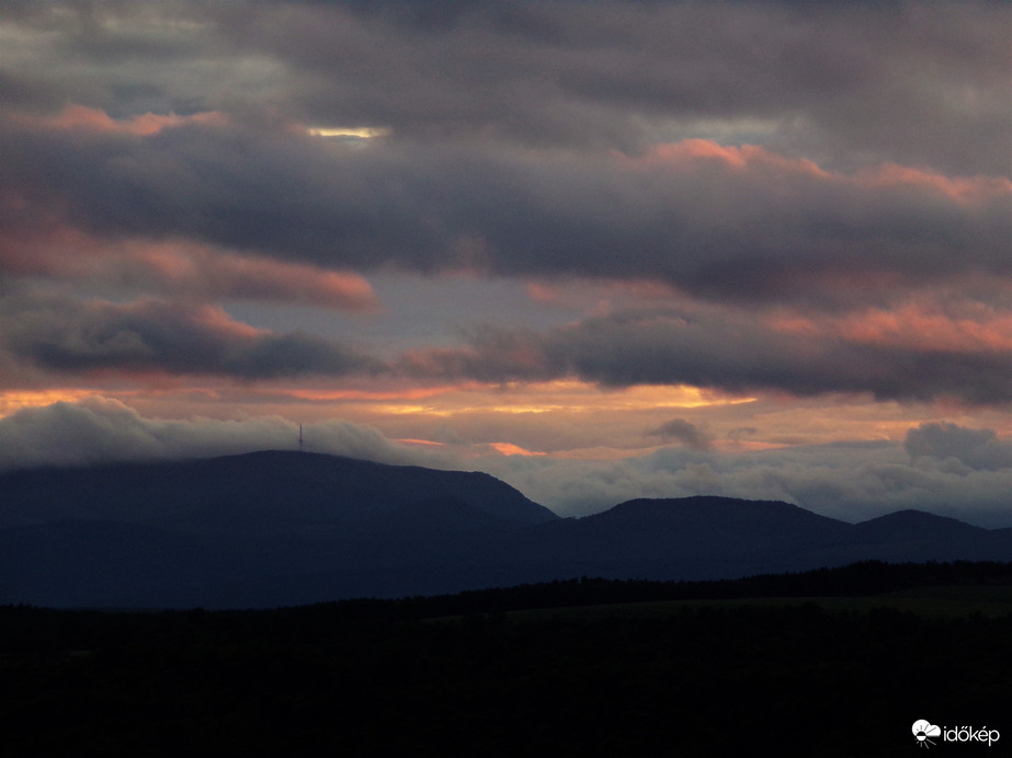 A Mátra felhők alatt