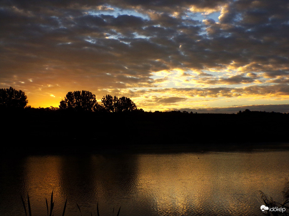 Tópart napkelte idején