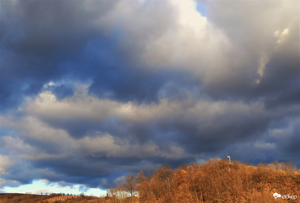 Délutáni felhővonulás
