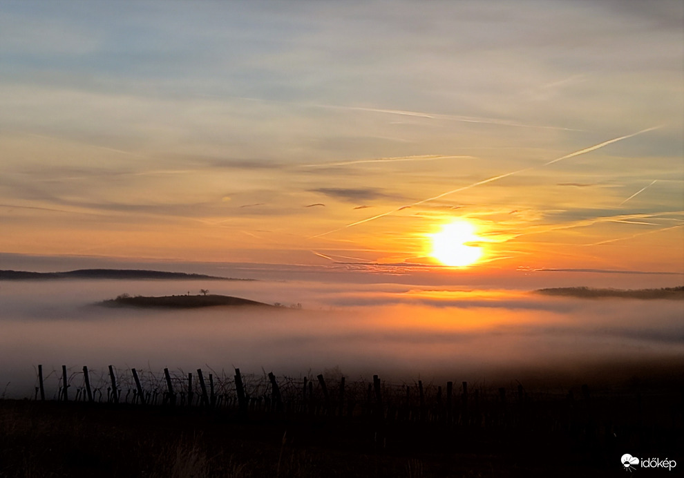 A ködtenger és Napunk játéka
