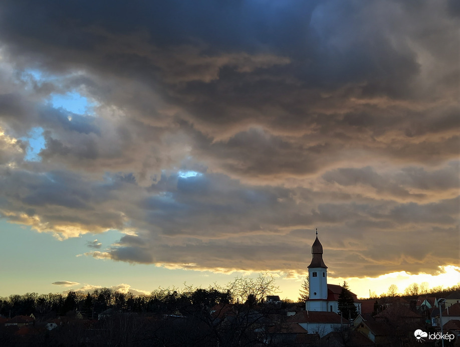 Felhők jöttek, felhők mentek....