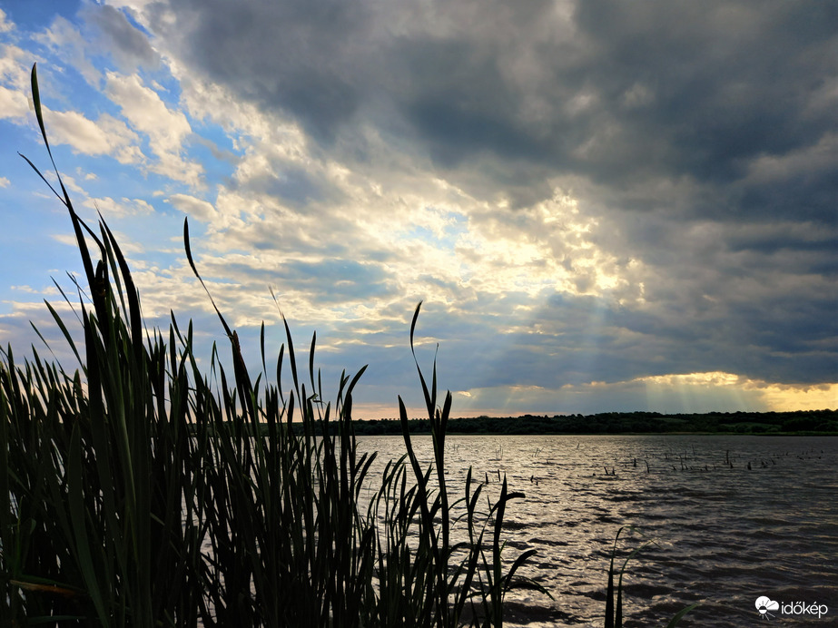 Jött egy felhő(zet)