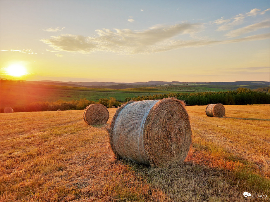 Szénabálás napkelte