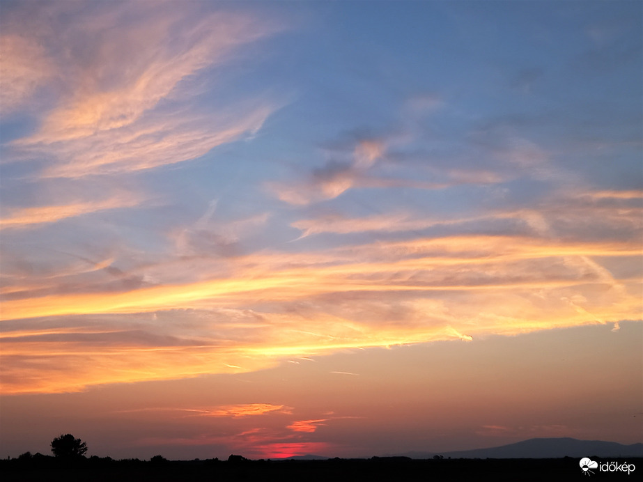 Felhők napnyugta után