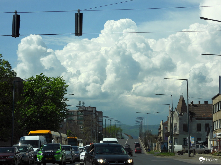 Tornyosulás a Bükk fölött  