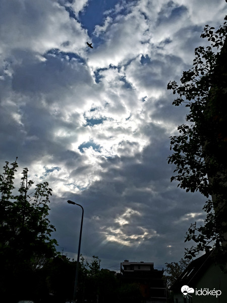 Borult felhős reggel