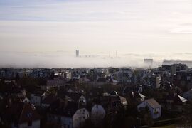 A város ködbe burkolózva