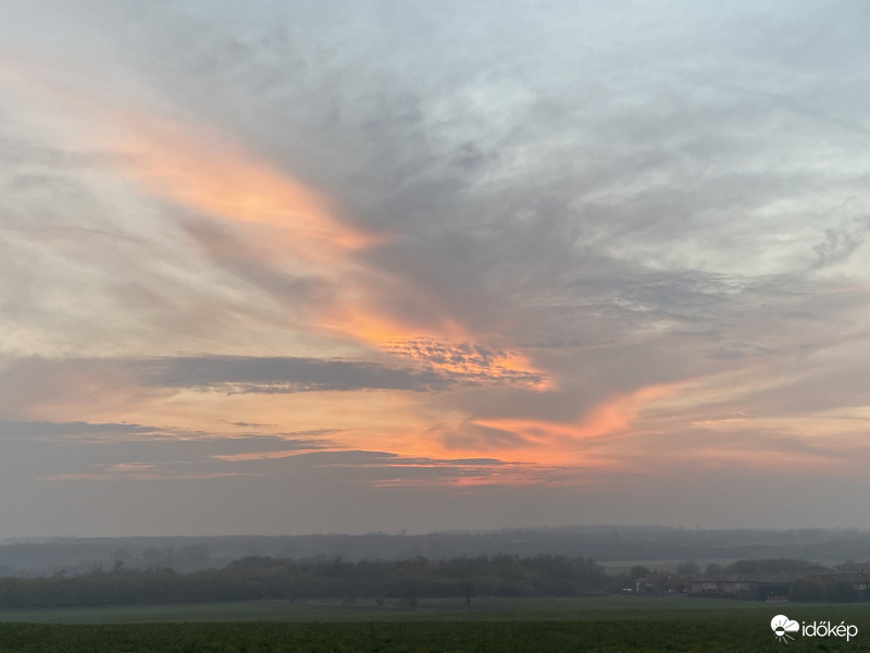 Naplemente a reptér felett