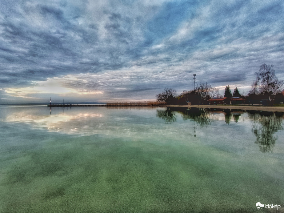 Szerdai szín-játék