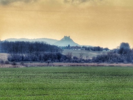 Napkelte- várrommal...