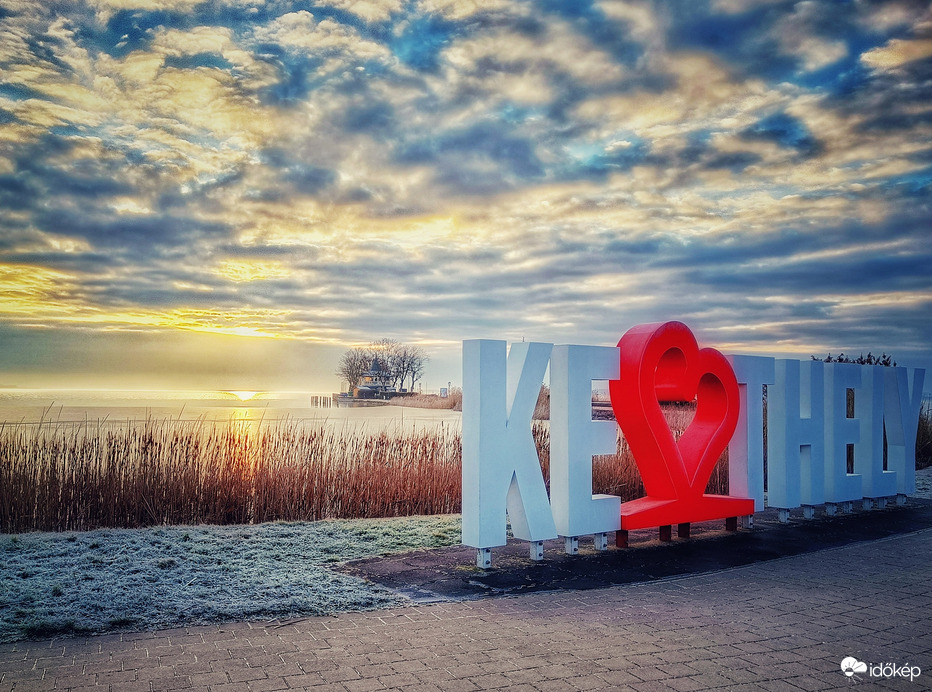 Deres. Jeges. Napos. Felhős. Kell ennél több? 