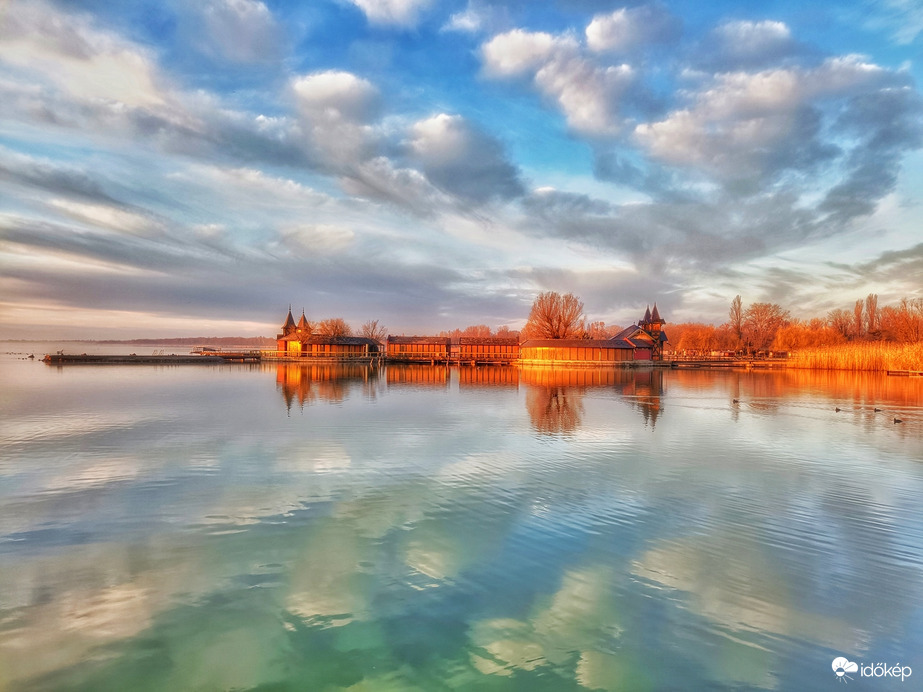 Aranyban úszó Szigetfürdő