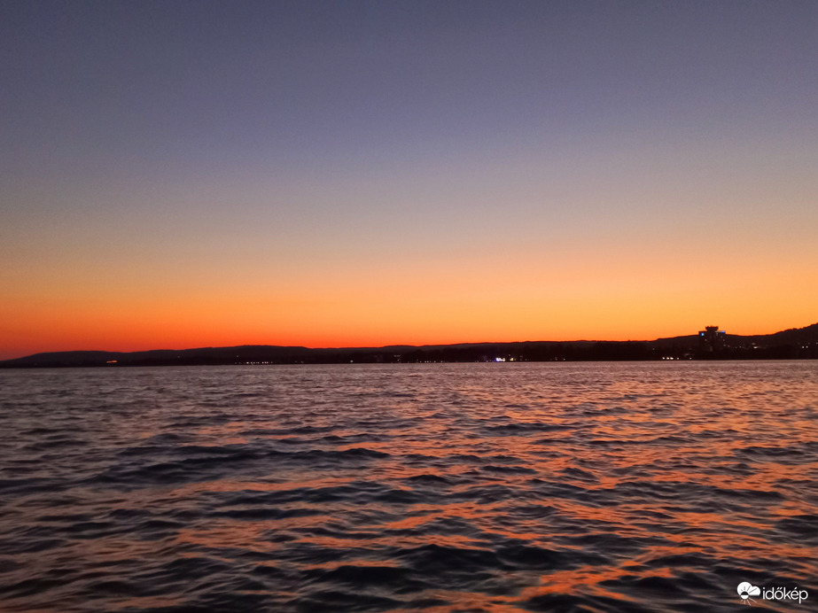 Naplemente a Balatonon vitorlásról 