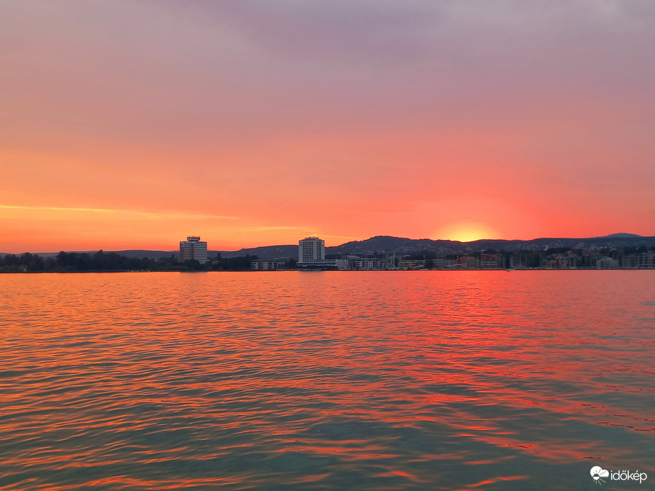 Naplemente a Balatonon vitorlásról 