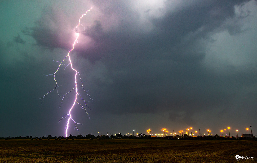 Impozáns lecsapó Szeged mellett