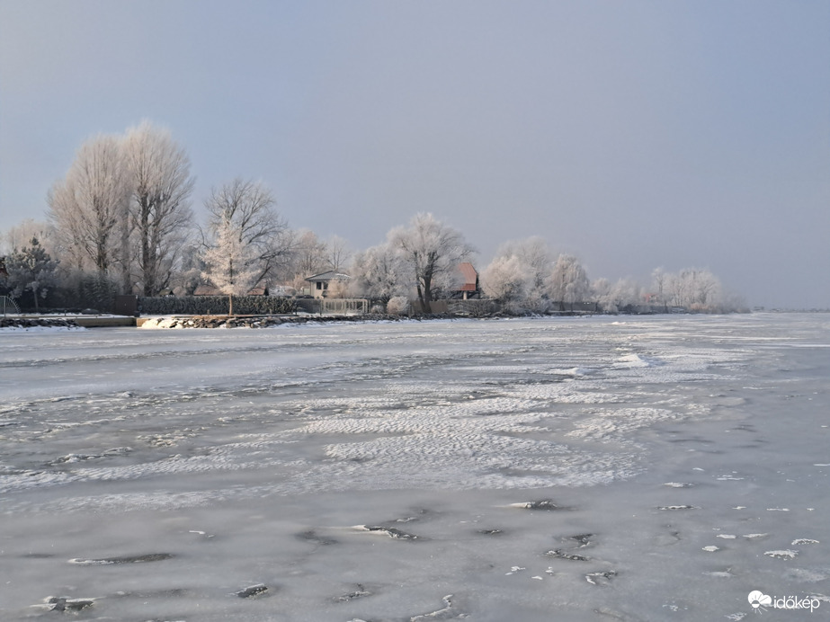 Fagyos, ködös napkelte
