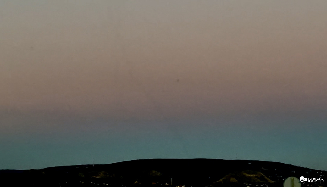 A Föld árnyéka Budapest felett