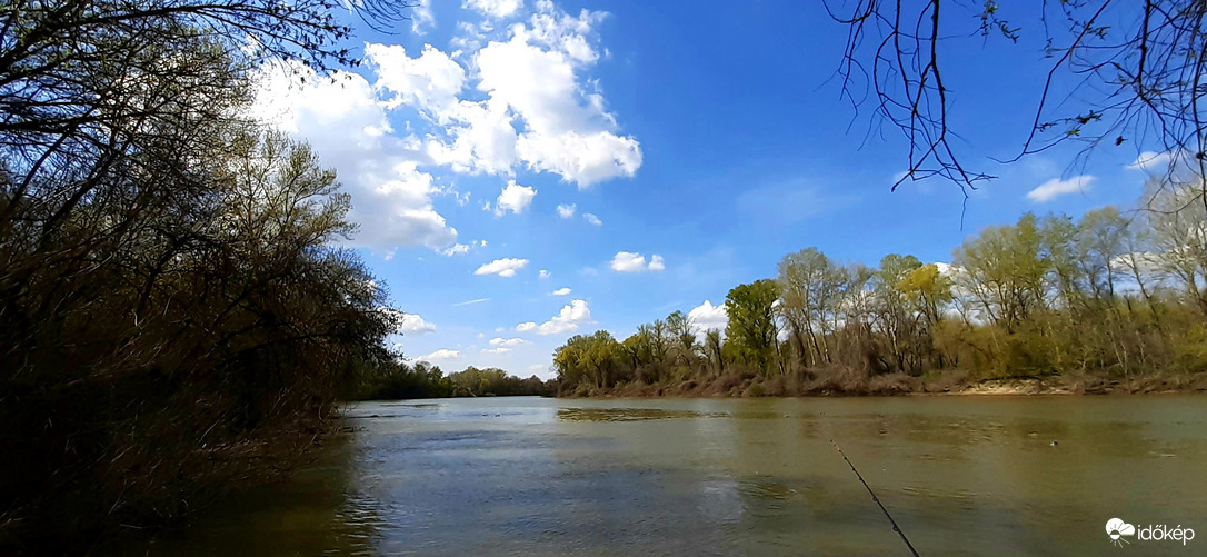 Algyő Tisza 19°C erős viharos a szél