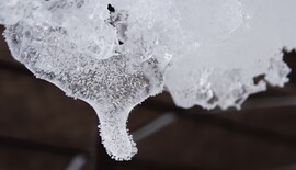 A jég is megfagyott.