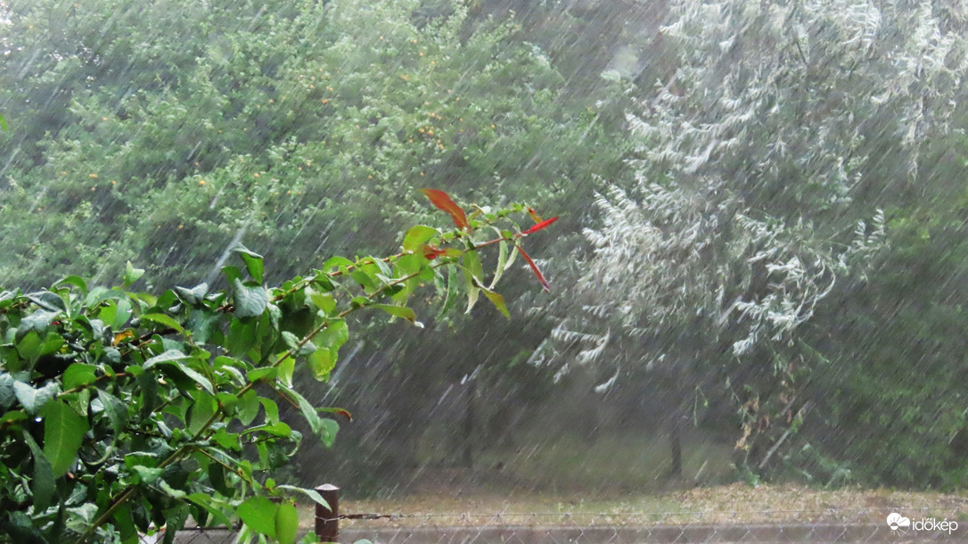 Jégeső zivatarral.