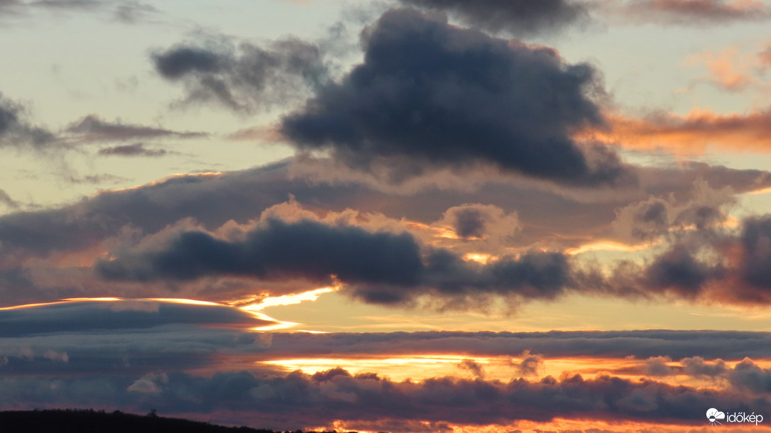 Magasra fújta a kalapot a szél. :D