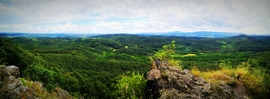 Nagy-kő panorámája a Medves határán.