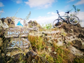 A jelzett kő a sziklára érve