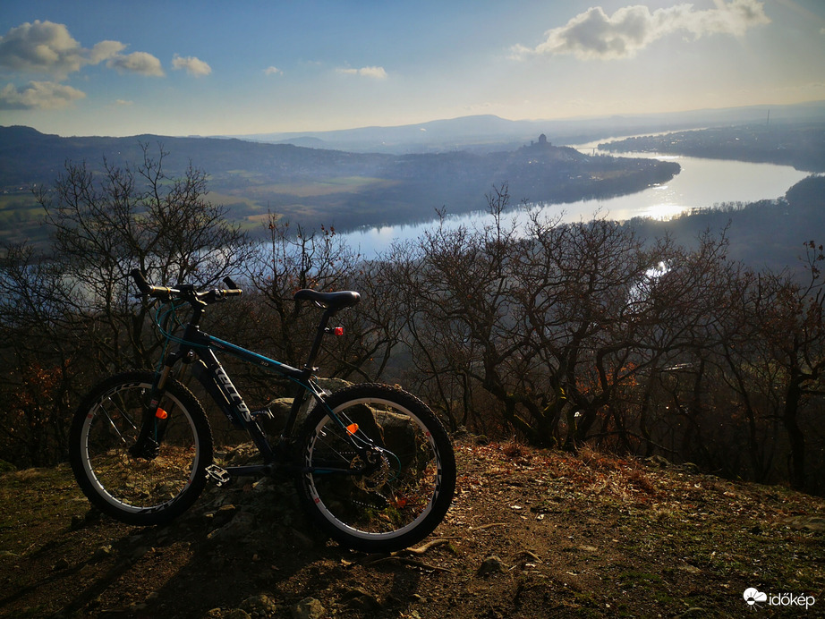 Kilátás a Burdáról Esztergom irányába