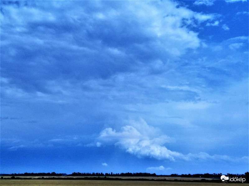 Kilátás kelet felé a zivatarok után