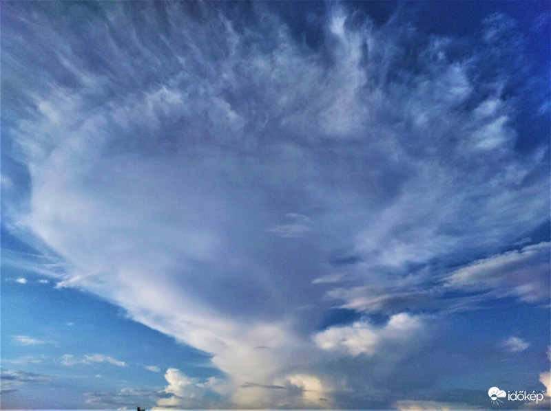 Zivatar Szihalomtól északra