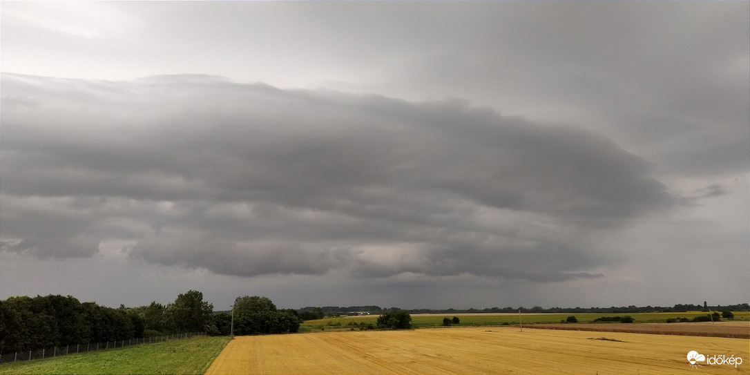 Záporos, zivataros délelőtt - 1