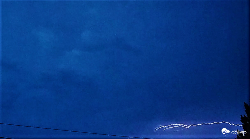 villámfényes hajnal 