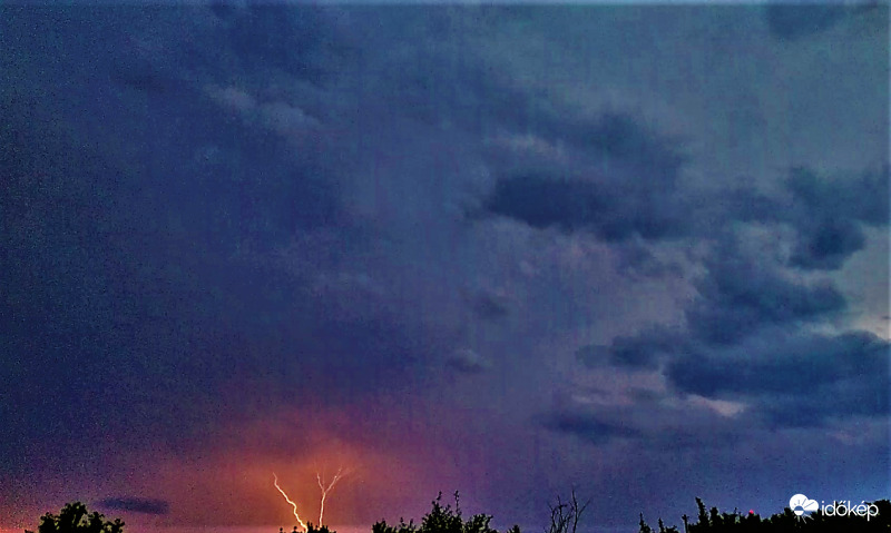 villámfényes hajnal 