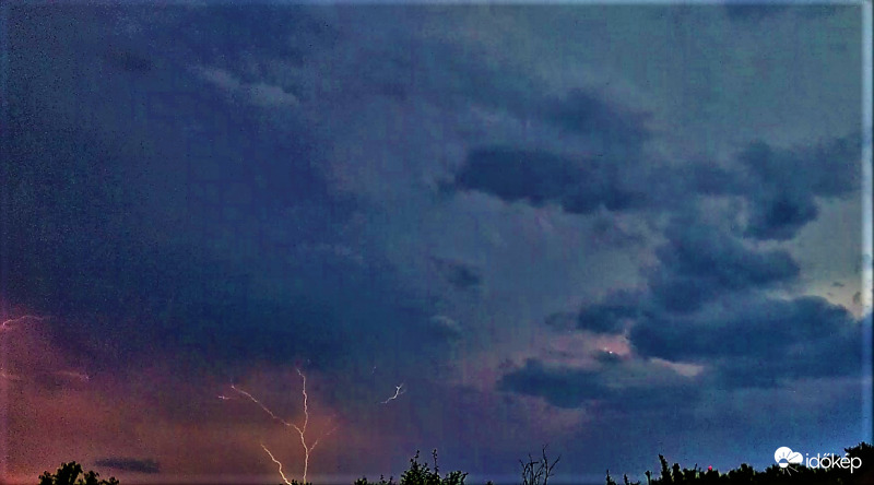 villámfényes hajnal 