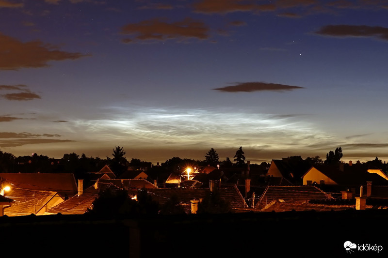 Világító felhő ma hajnalban.