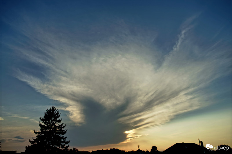 Meg nem született zivatarembrió! :)