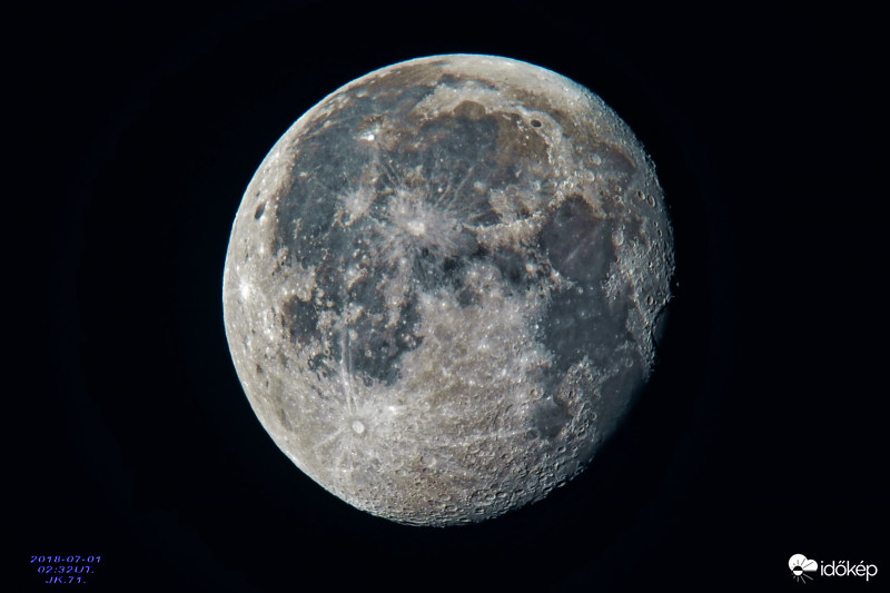 A Hold ma hajnalban.